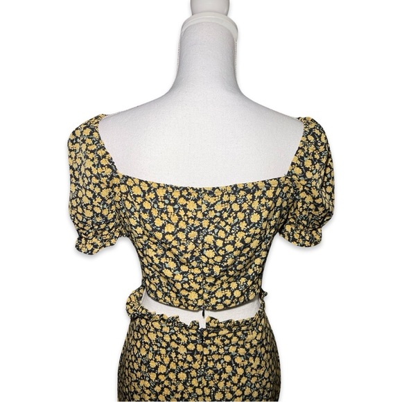 Ditsy Floral Print Sweetheart Neck Drawstring Crop Top & Ruffle Hem Skirt - Picture 12 of 14